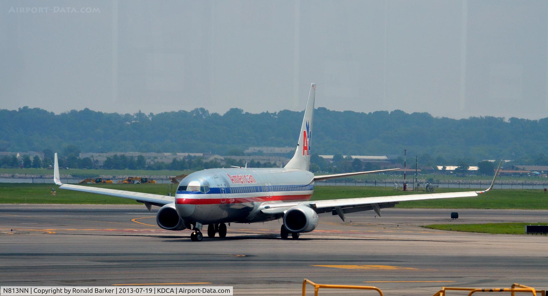 N813NN, 2009 Boeing 737-823 C/N 30918, Taxi DCA