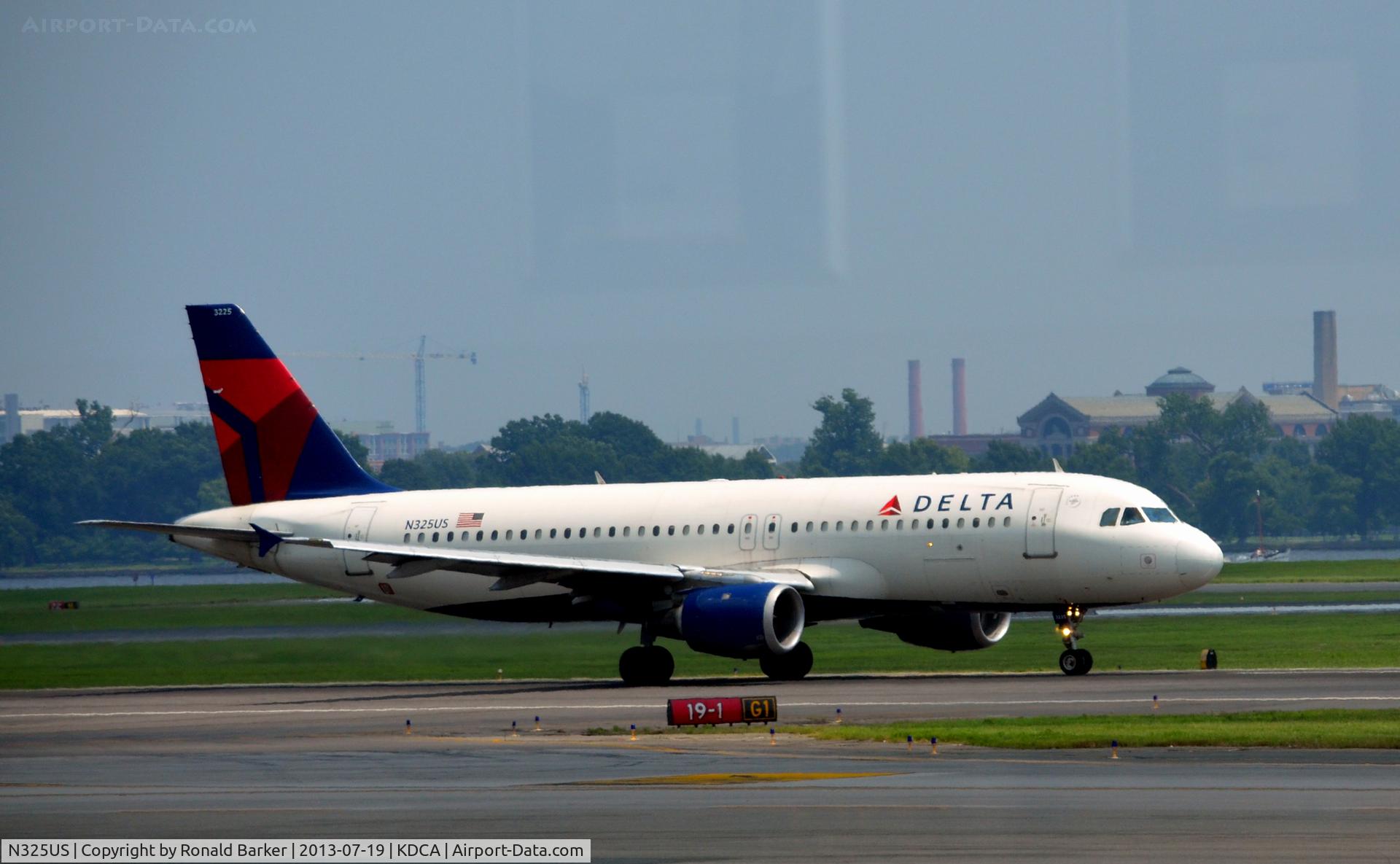 N325US, 1992 Airbus A320-211 C/N 281, Takeoff DCA