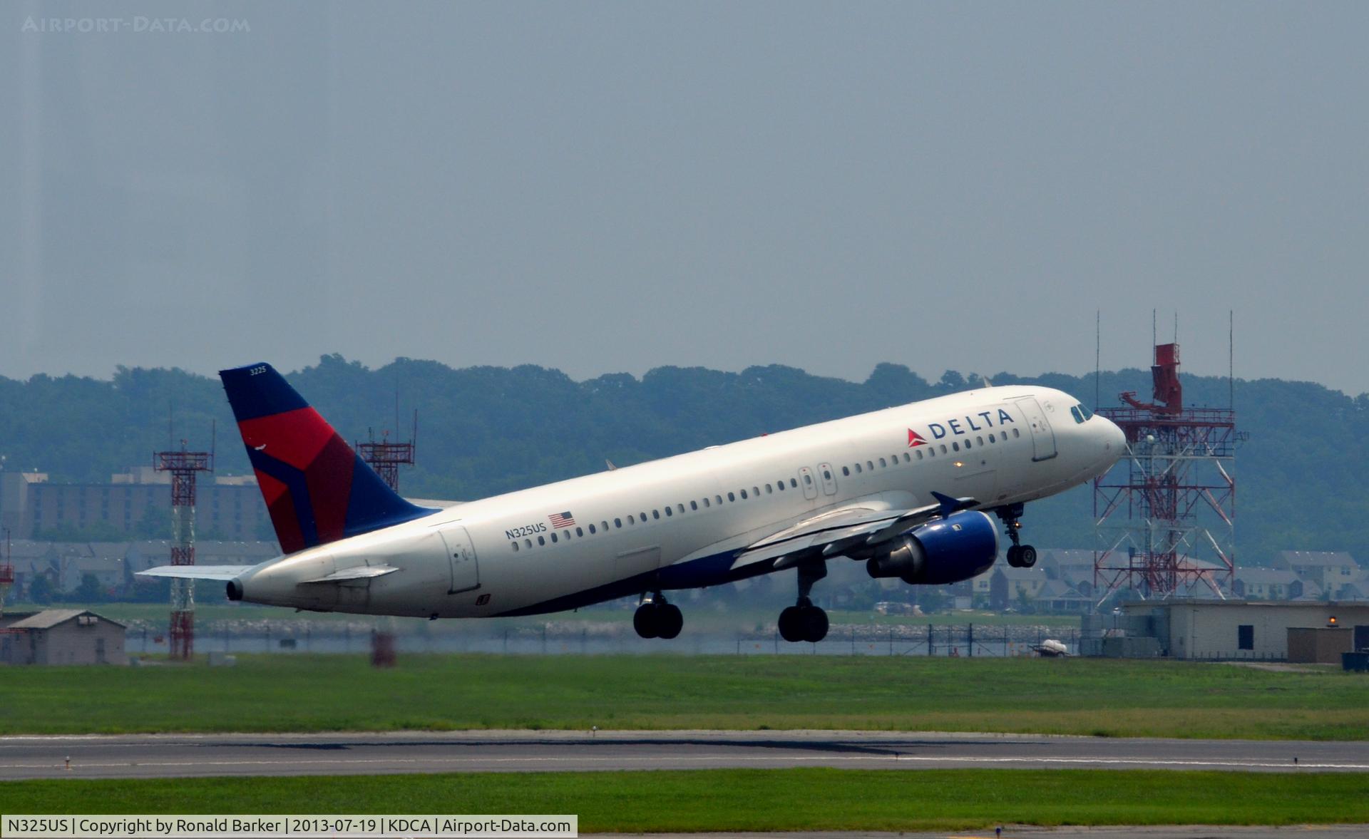 N325US, 1992 Airbus A320-211 C/N 281, Takeoff DCA