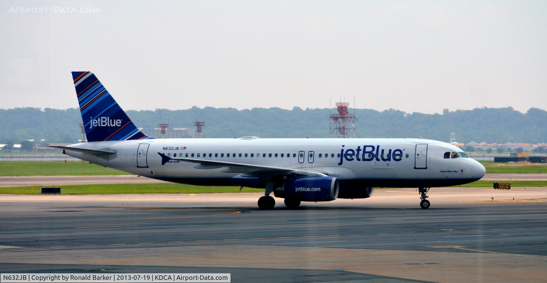 N632JB, 2006 Airbus A320-232 C/N 2647, Taxi to park DCA