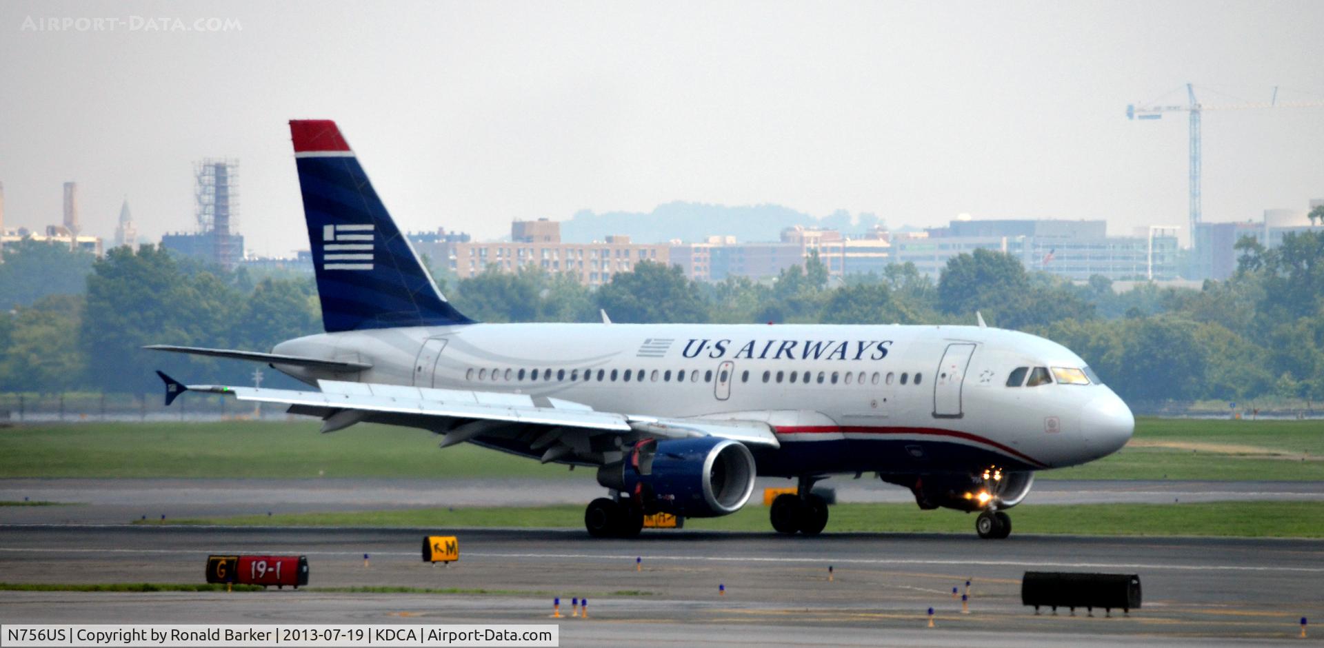 N756US, 2000 Airbus A319-112 C/N 1340, Landing DCA
