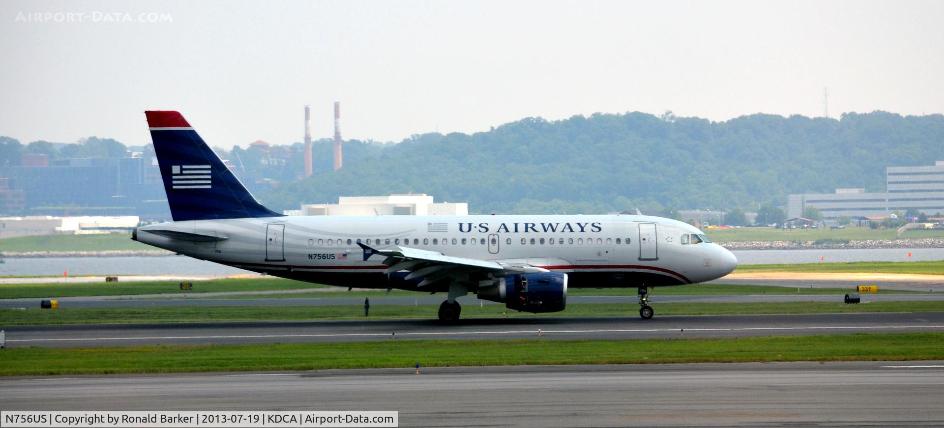 N756US, 2000 Airbus A319-112 C/N 1340, Landing roll out DCA