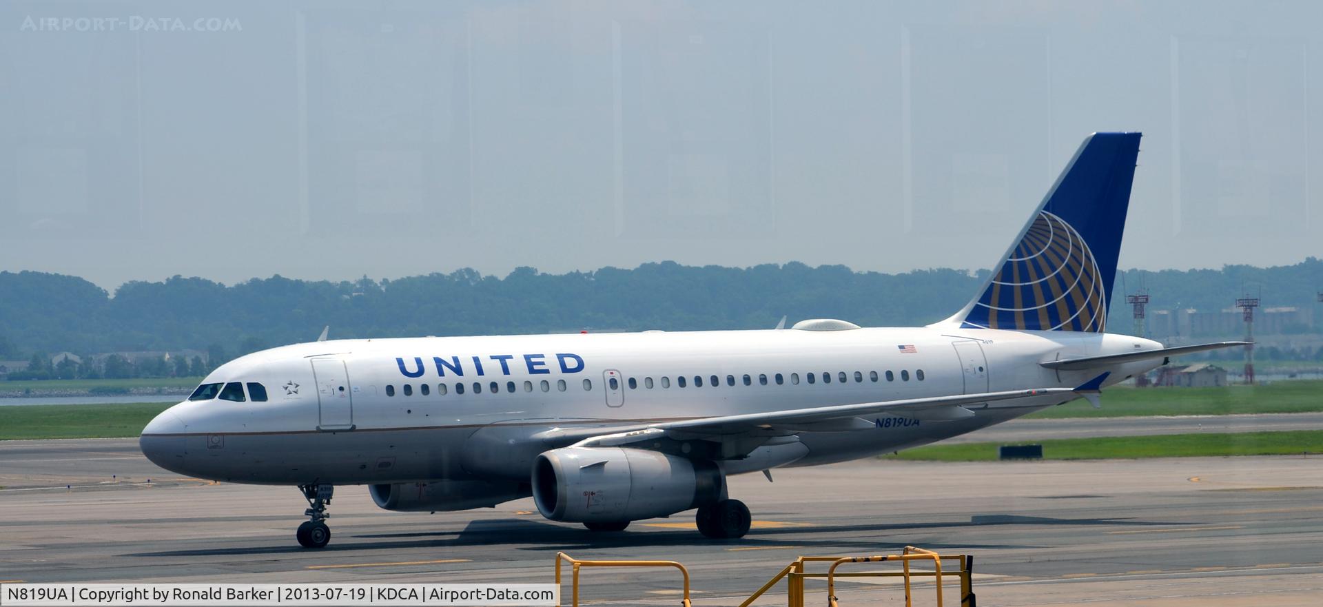 N819UA, 1998 Airbus A319-131 C/N 893, Taxi DCA