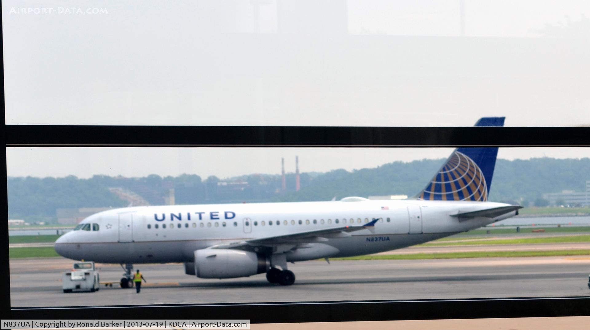 N837UA, 2001 Airbus A319-131 C/N 1474, Push back DCA