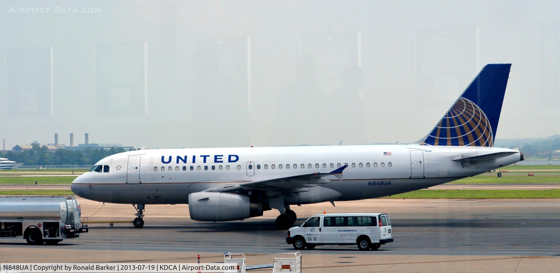 N848UA, 2002 Airbus A319-131 C/N 1647, Push back DCA