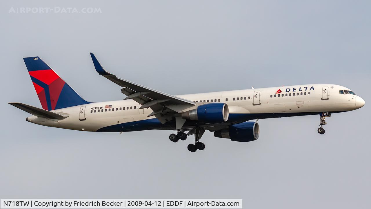 N718TW, 1999 Boeing 757-231 C/N 28486, on final RW07R