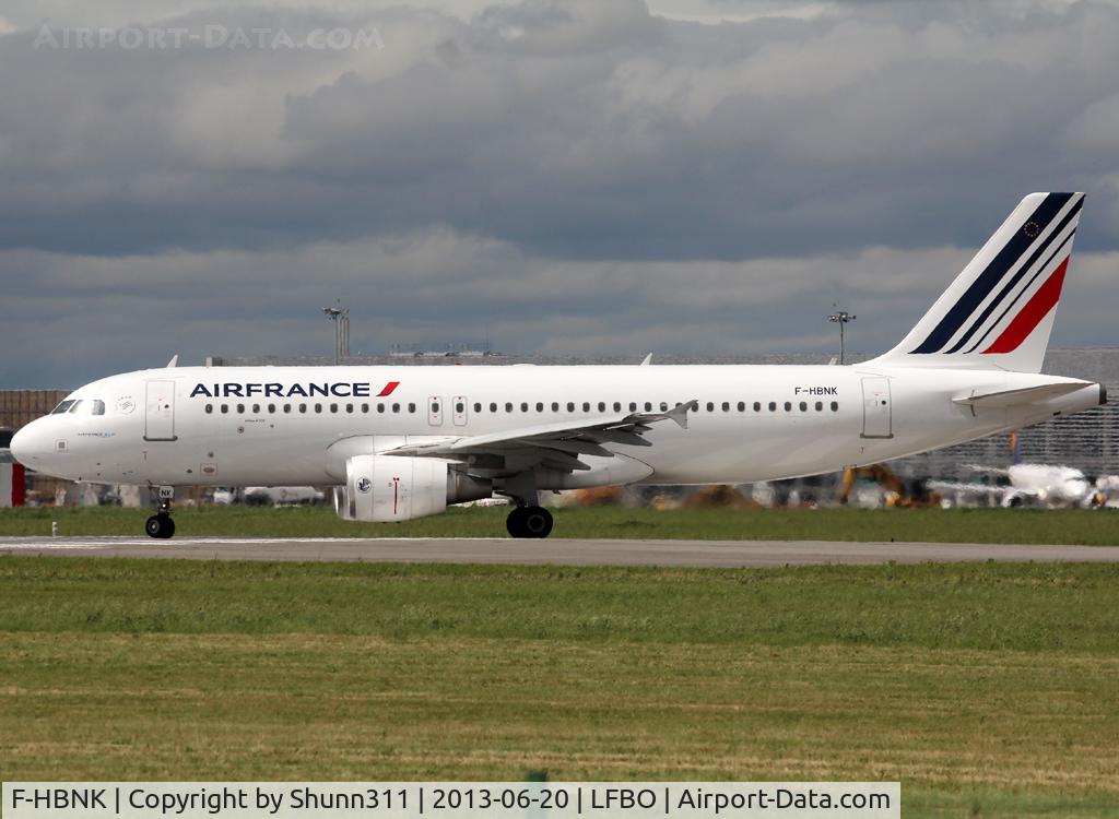 F-HBNK, 2012 Airbus A320-214 C/N 5084, Lining up rwy 32L for departure...