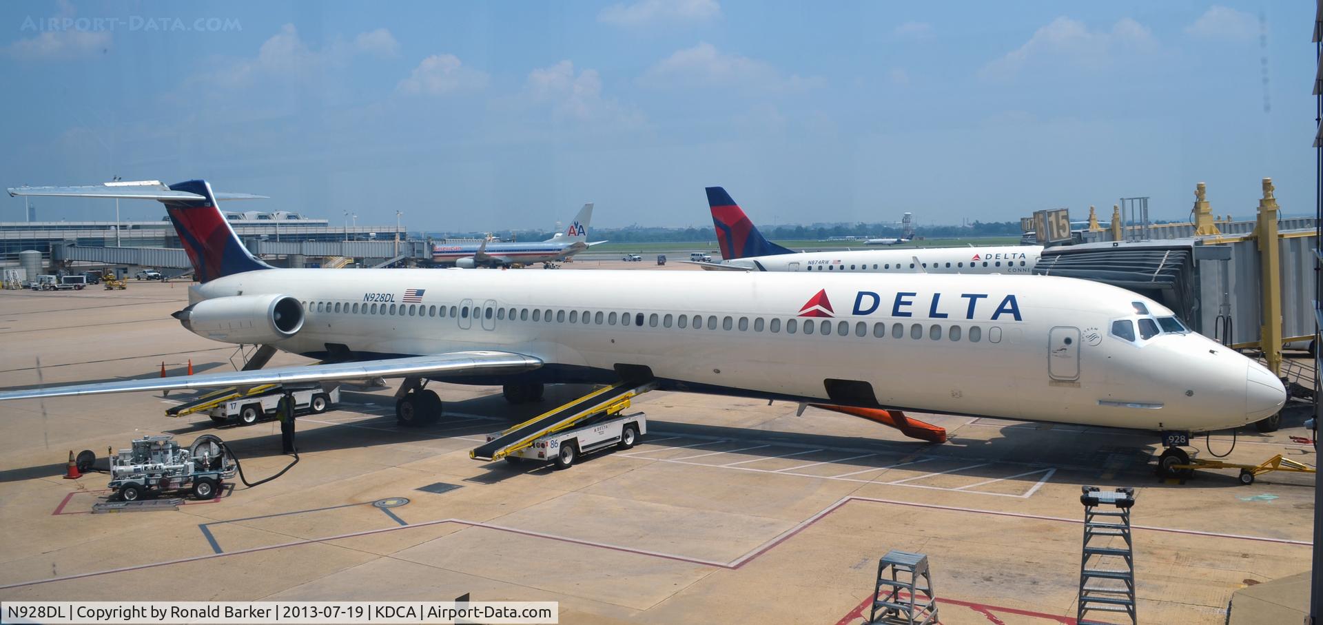 N928DL, 1988 McDonnell Douglas MD-88 C/N 49715, Gate 15 National