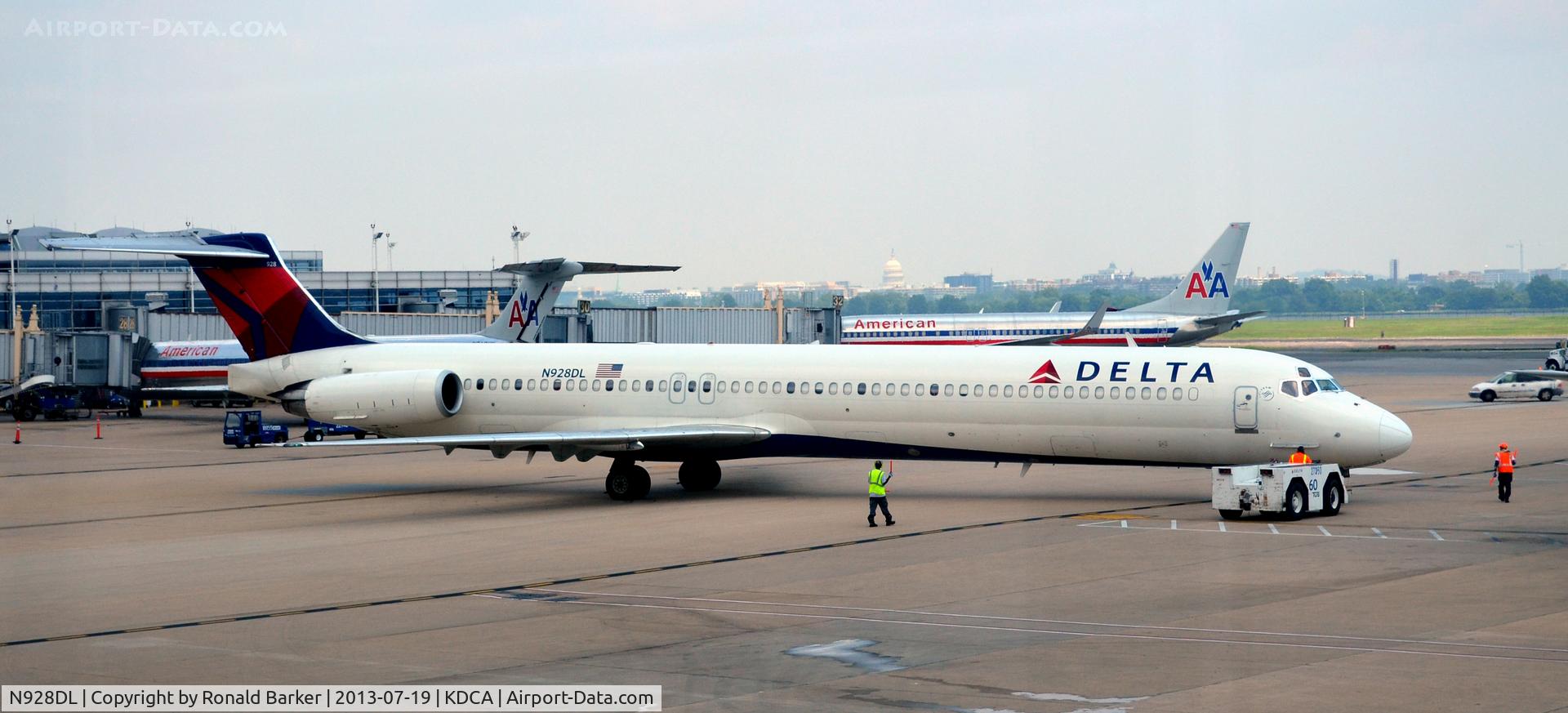 N928DL, 1988 McDonnell Douglas MD-88 C/N 49715, Pushback from gate 15 National