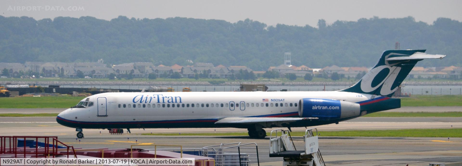 N929AT, 2000 Boeing 717-200 C/N 55075, Taxi DCA