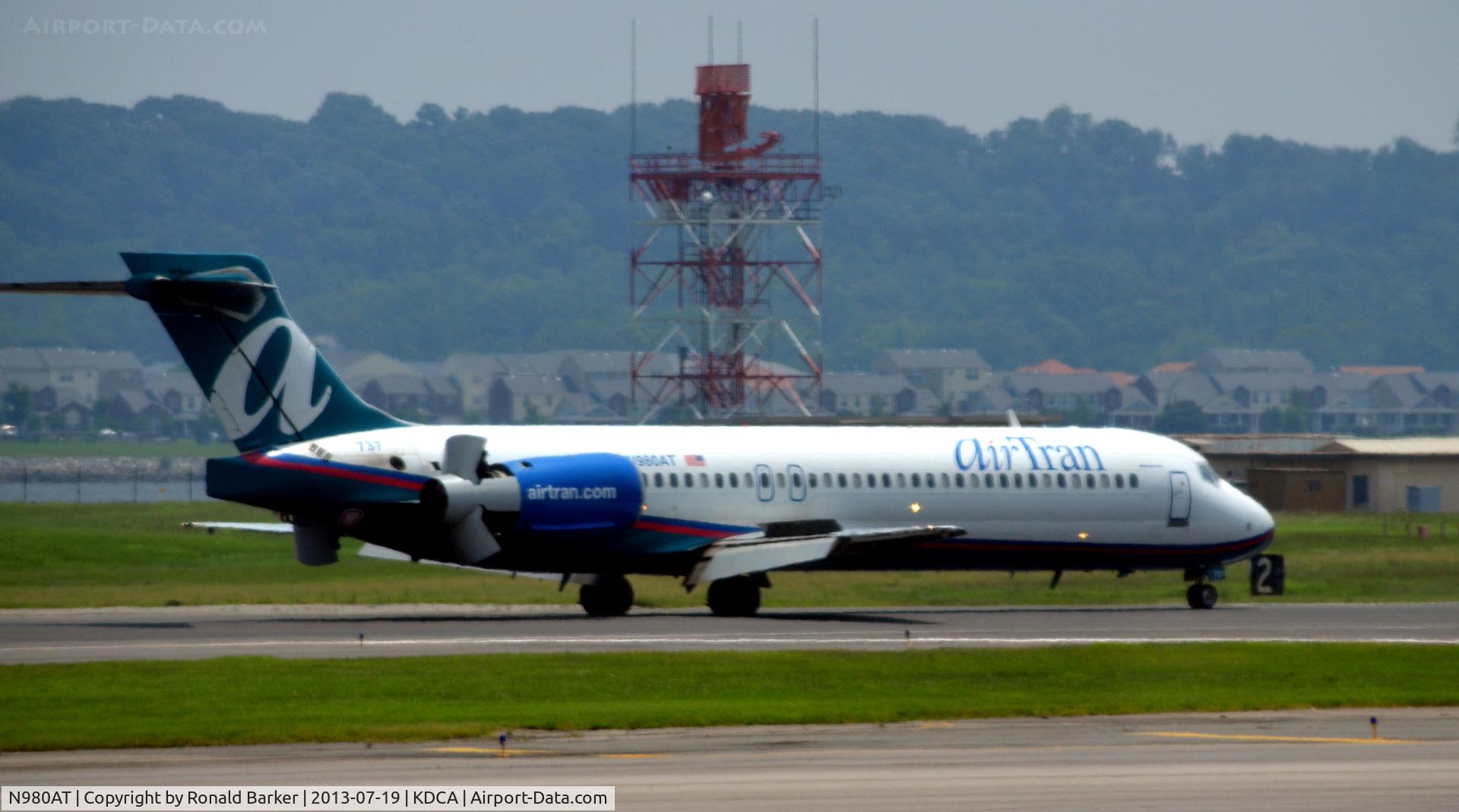 N980AT, 2002 Boeing 717-200 C/N 55039, Taxi to ramp DCA