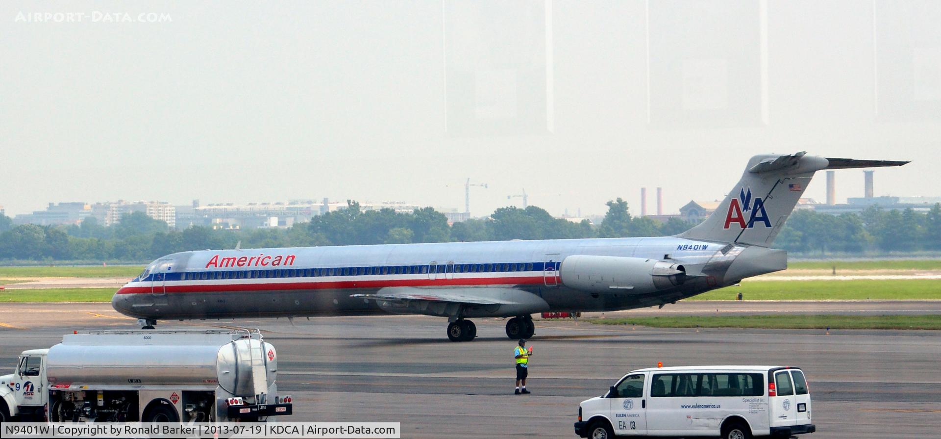 N9401W, 1992 McDonnell Douglas MD-83 (DC-9-83) C/N 53137, Taxi to parking DCA