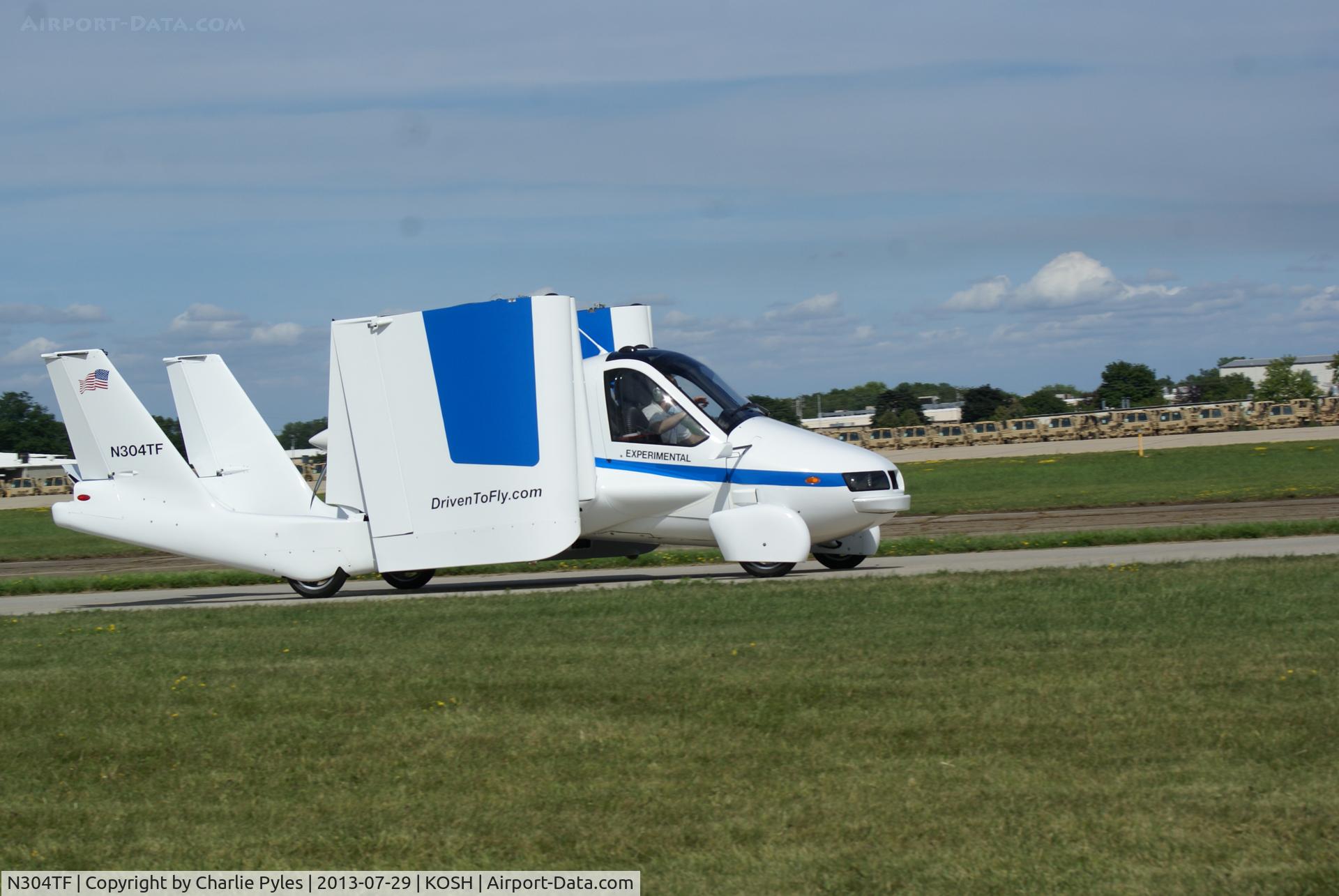 N304TF, Terrafugia Transition C/N D0002, Shown here with the wings stowed for highway driving.