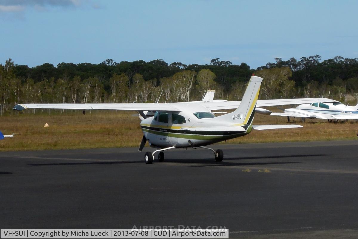 VH-SUI, Cessna T210N Turbo Centurion C/N 21063435, At Caloundra