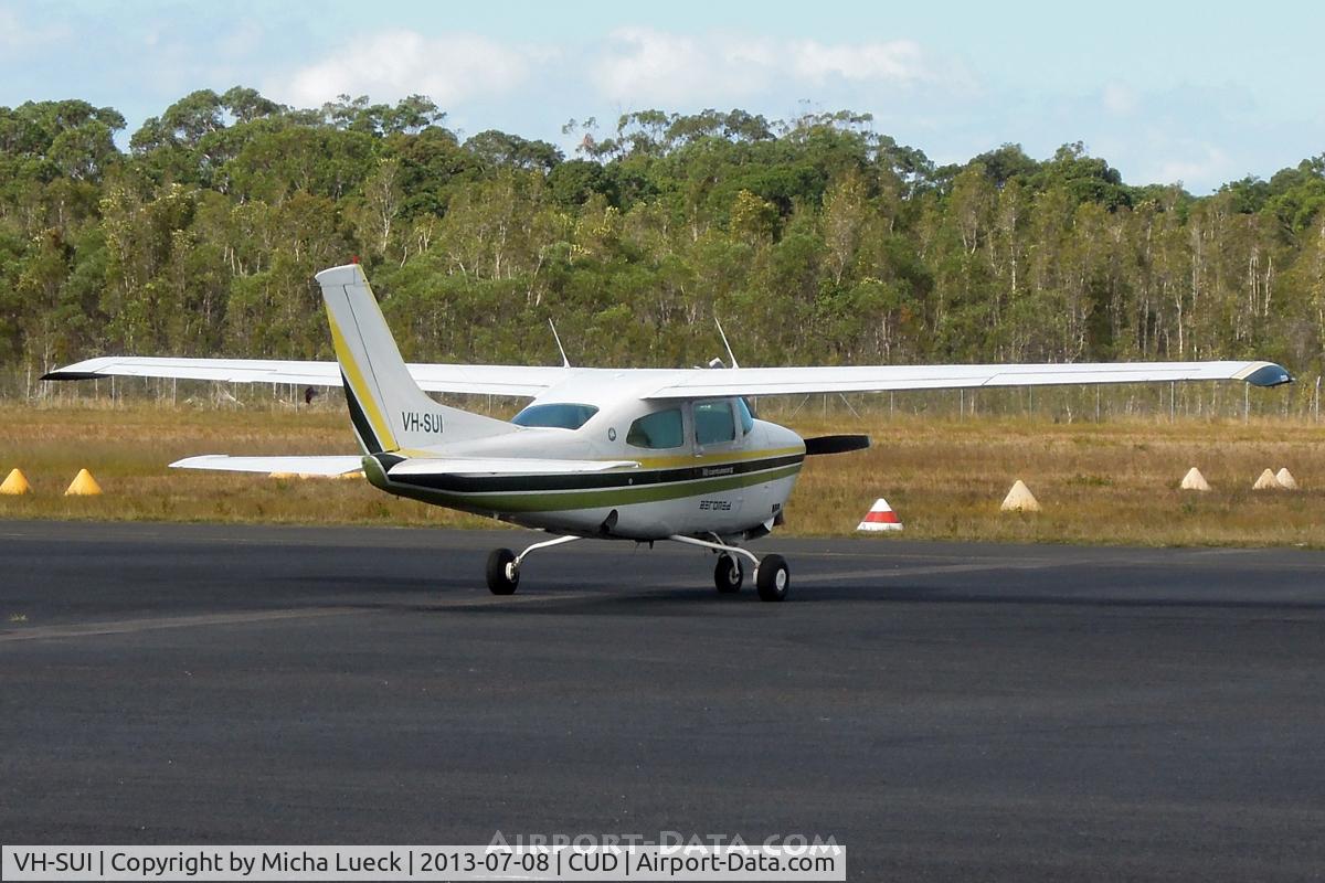 VH-SUI, Cessna T210N Turbo Centurion C/N 21063435, At Caloundra