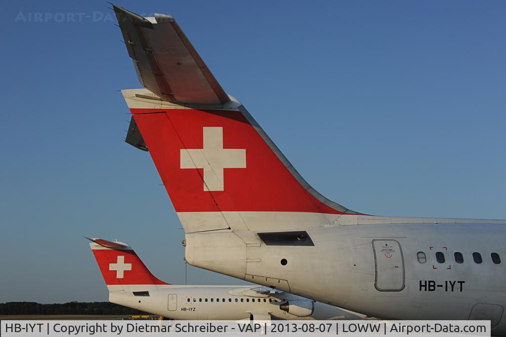 HB-IYT, 2000 British Aerospace Avro 146-RJ100 C/N E3380, Swiss Avro 100