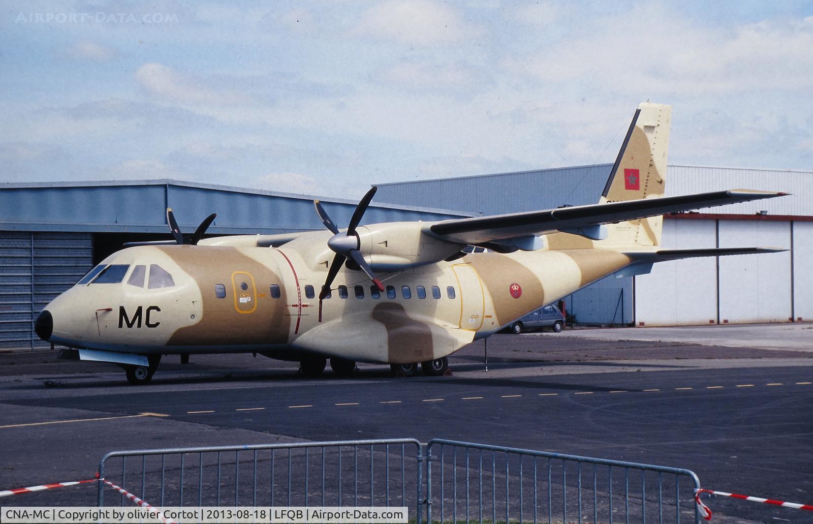 CNA-MC, 1989 Airtech CN-235-100M C/N C025, Troyes airshow 2000