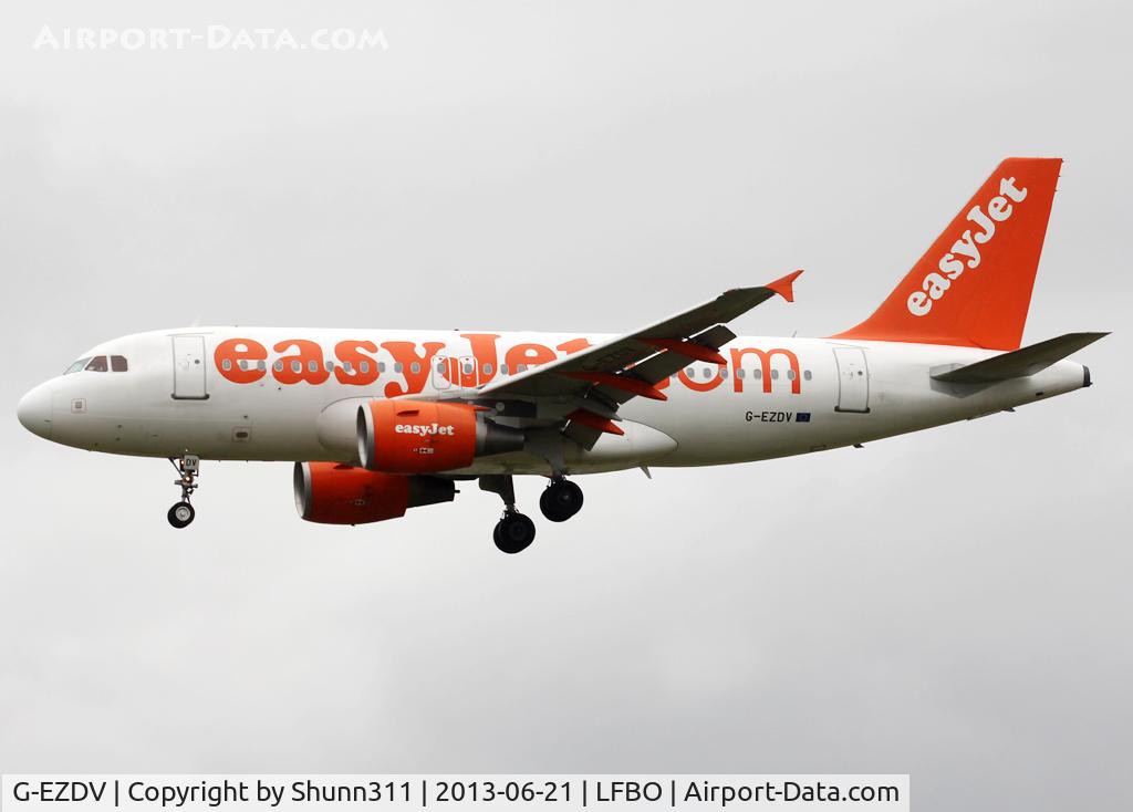 G-EZDV, 2008 Airbus A319-111 C/N 3742, Landing rwy 32L