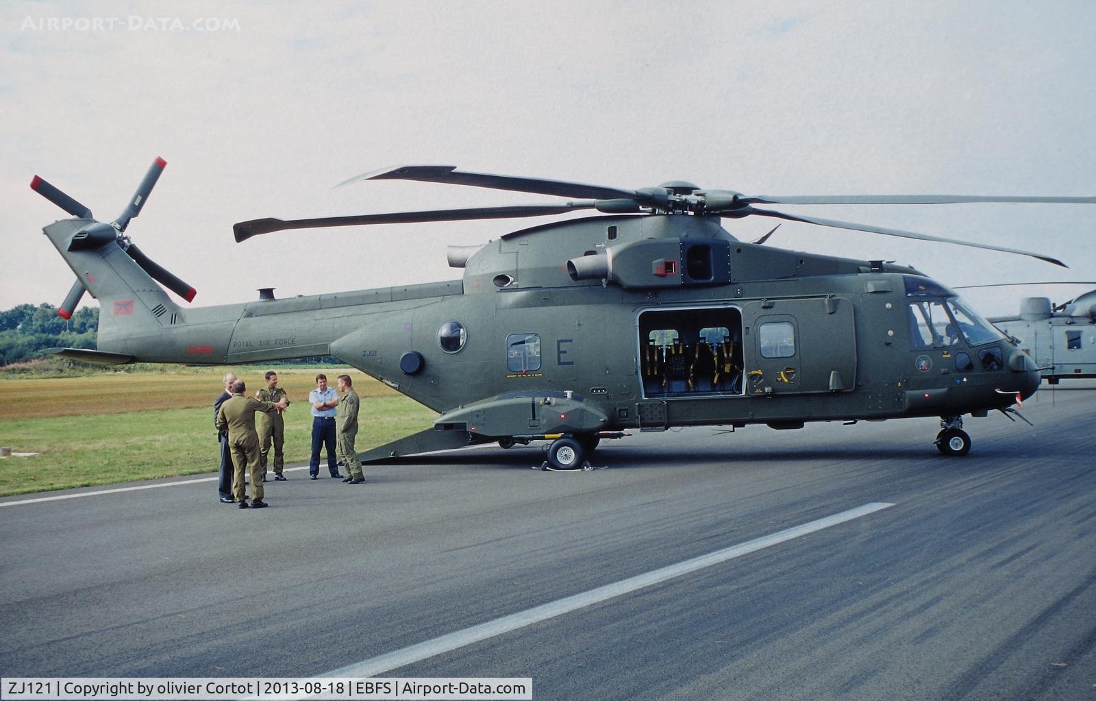 ZJ121, 2000 Agusta/Westland Merlin HC.4 C/N 50099/RAF05, Florennes airshow 2001