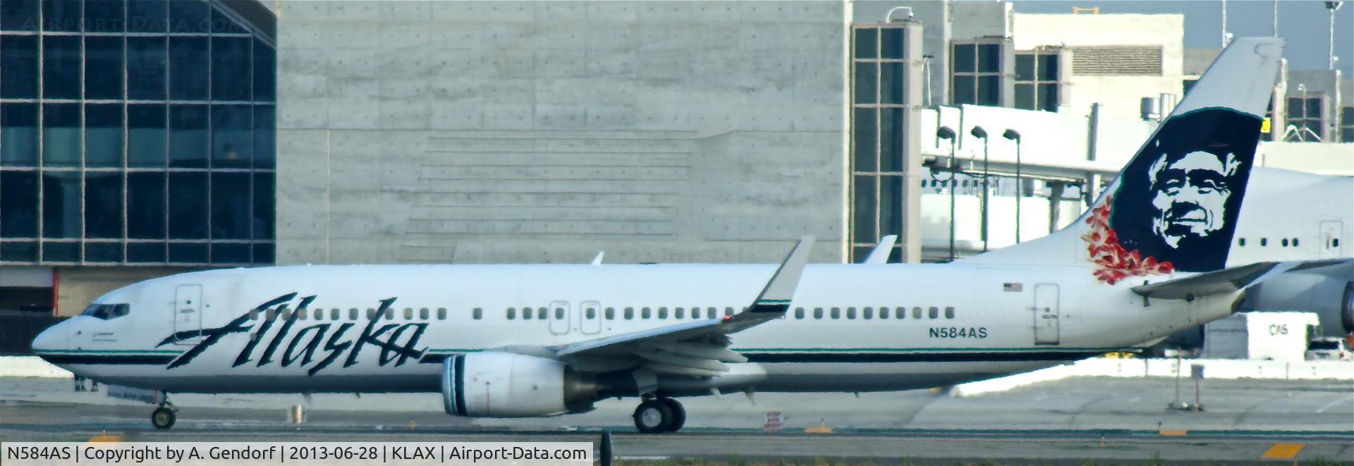 N584AS, 2007 Boeing 737-890 C/N 35682, Alaska Airlines, seen here taxiing at Los Angeles Int´l(KLAX)