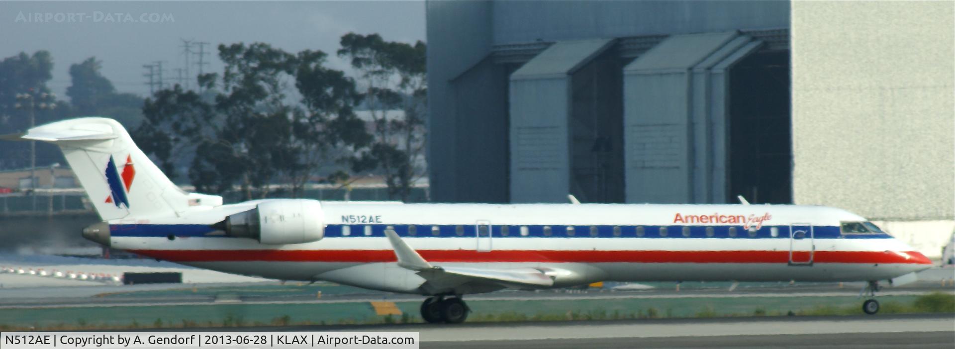 N512AE, Bombardier CRJ-701 (CL-600-2C10) Regional Jet C/N 10110, American Eagle, is speeding up on RWY 24L at Los Angeles Int´l(KLAX)