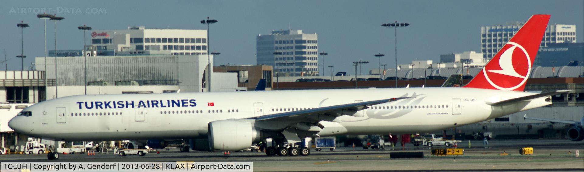 TC-JJH, 2010 Boeing 777-3F2/ER C/N 40792, Turkish Airlines, is taxiing to the runway at Los Angeles Int´l(KLAX)