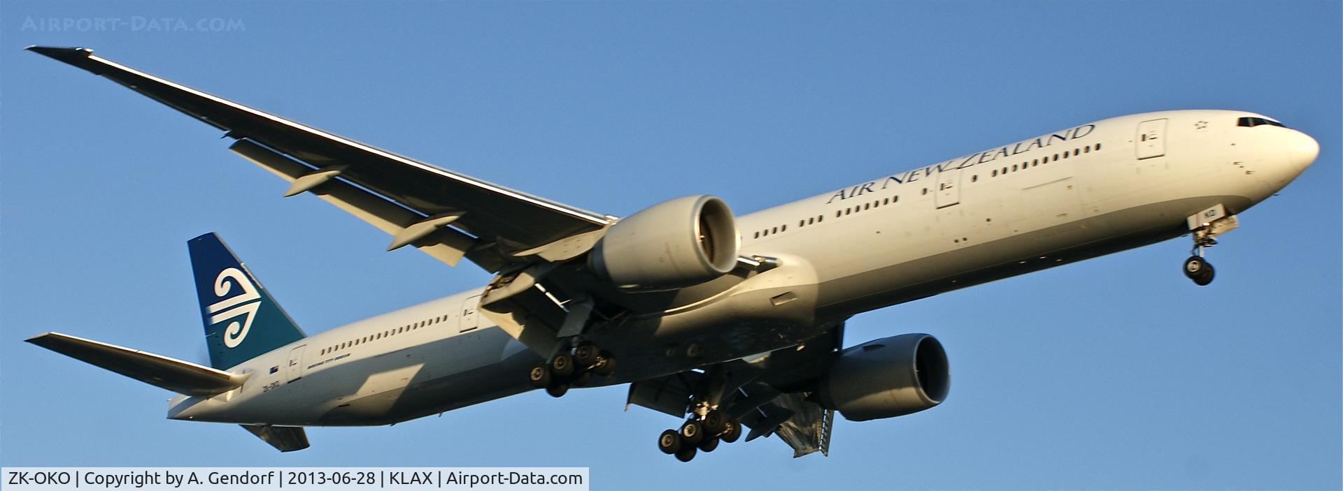 ZK-OKO, 2011 Boeing 777-306/ER C/N 38407, Air New Zealand, is arriving in the beautiful soft evening light, from London Heathrow(EGLL) at Los Angeles Int´l(KLAX)