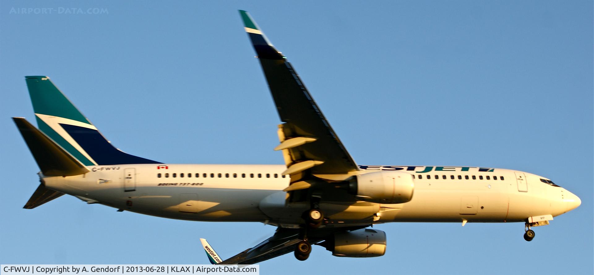 C-FWVJ, 2011 Boeing 737-8CT C/N 37962, WestJet Airlines, is landing at Los Angeles Int´l(KLAX)