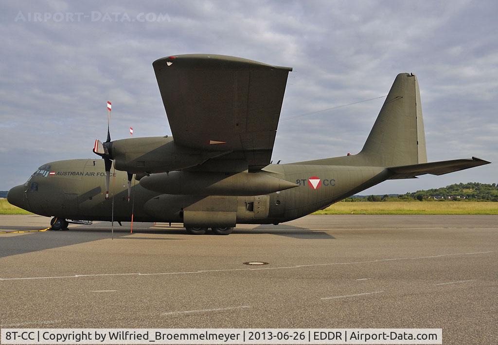 8T-CC, 1967 Lockheed C-130K Hercules C.1 C/N 382-4257, Waiting for the next mission during operation 