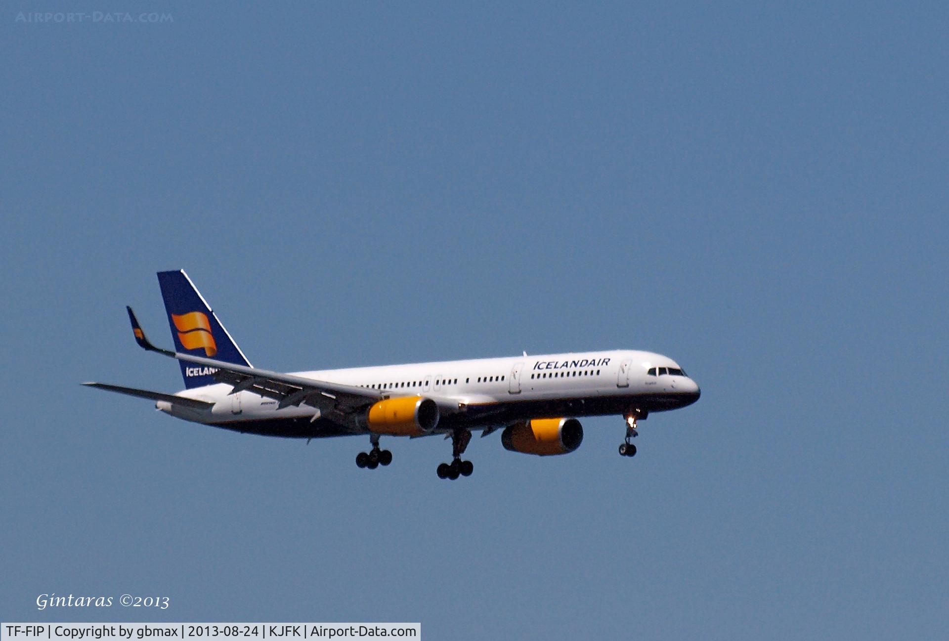 TF-FIP, 2000 Boeing 757-208 C/N 30423, Final approach to JFK