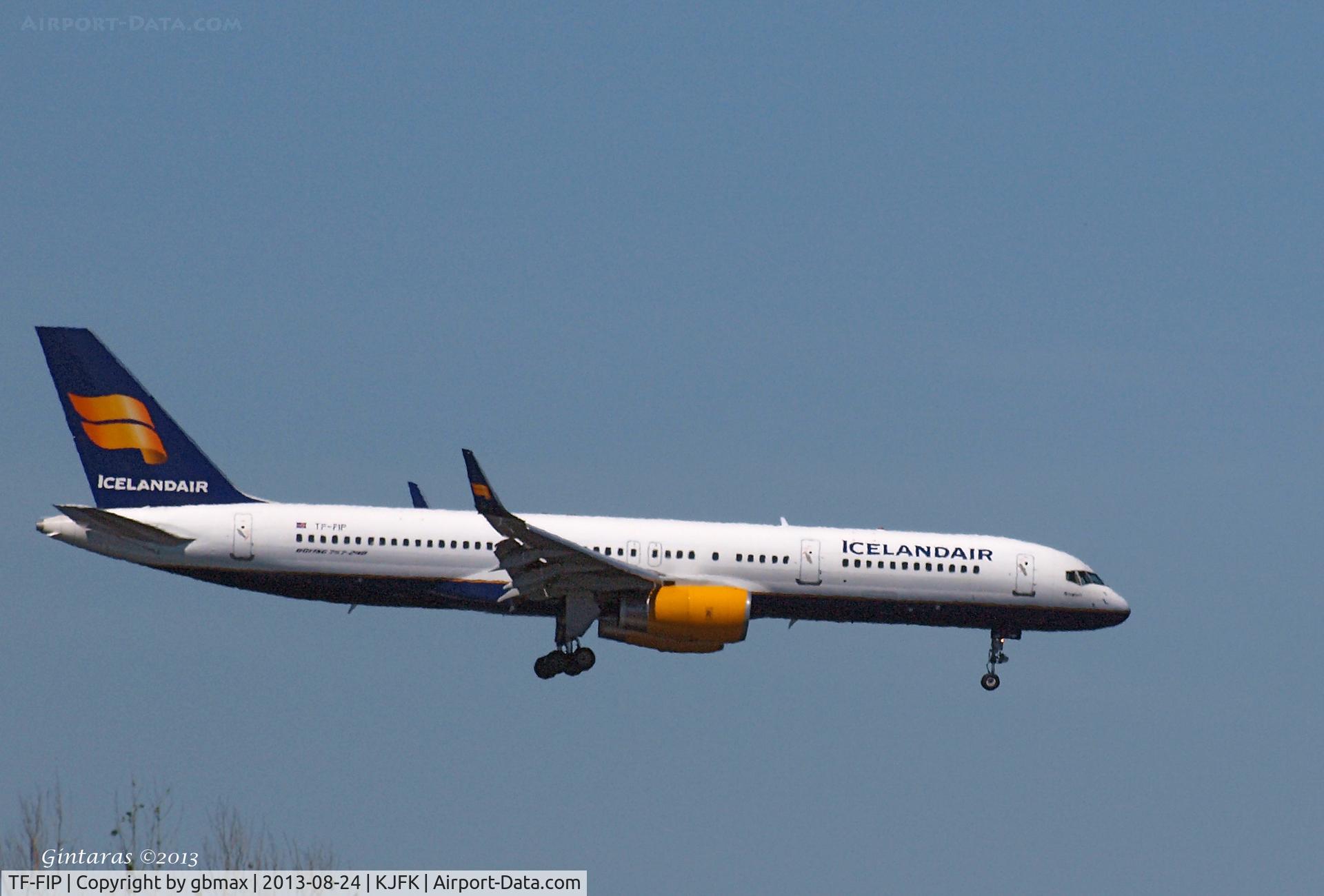 TF-FIP, 2000 Boeing 757-208 C/N 30423, Final approach to JFK