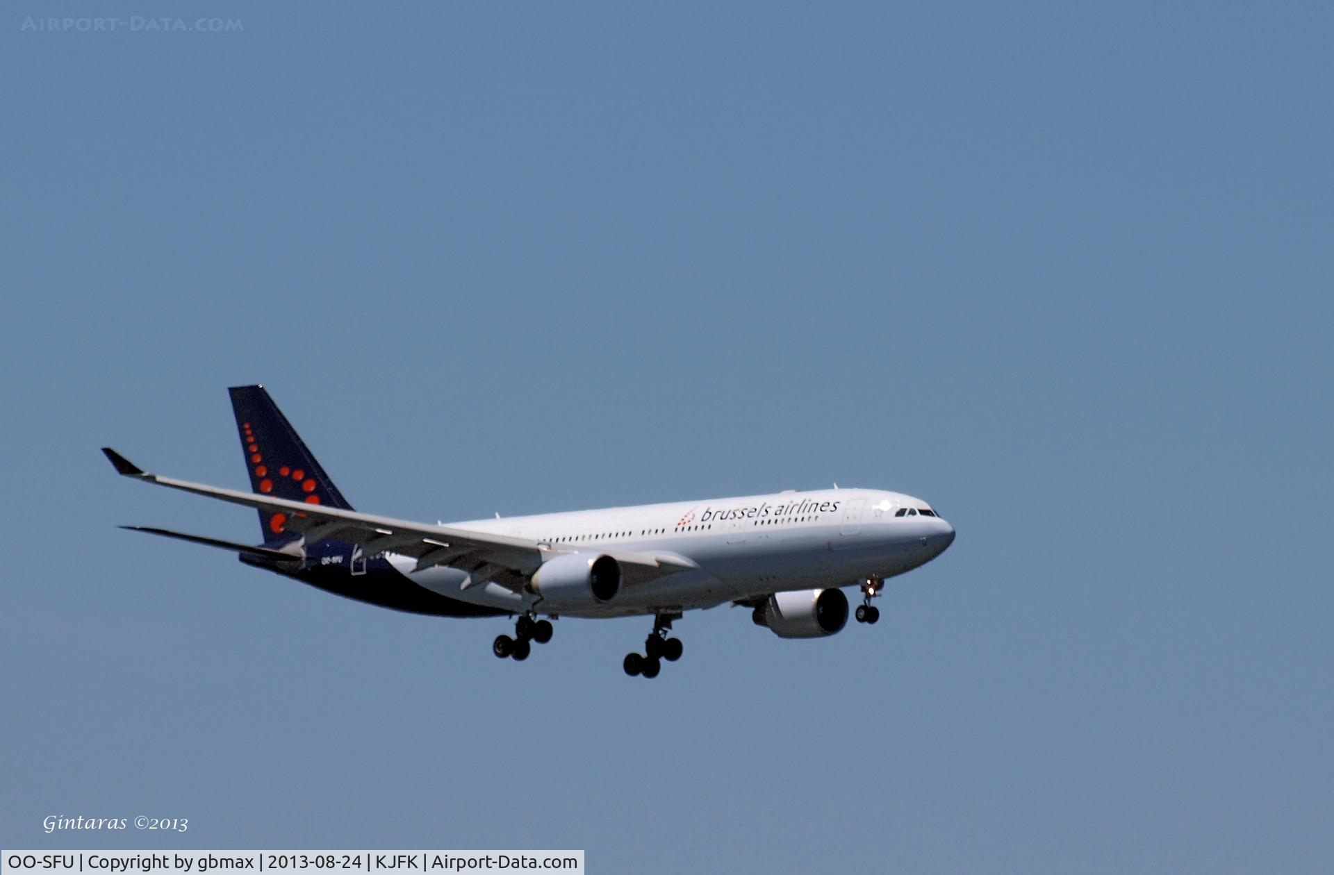 OO-SFU, 2000 Airbus A330-223 C/N 324, Final approach to JFK