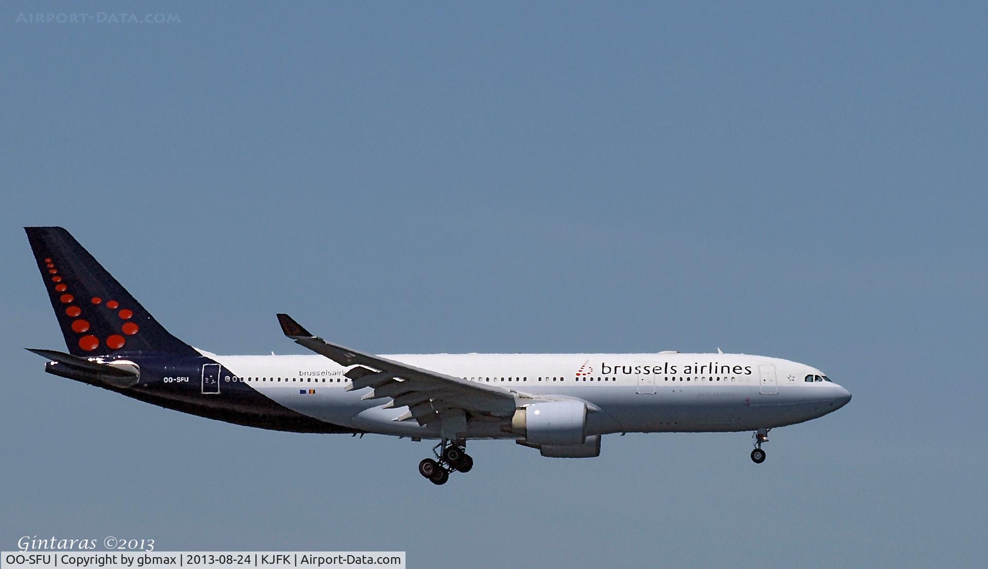OO-SFU, 2000 Airbus A330-223 C/N 324, Final approach to JFK