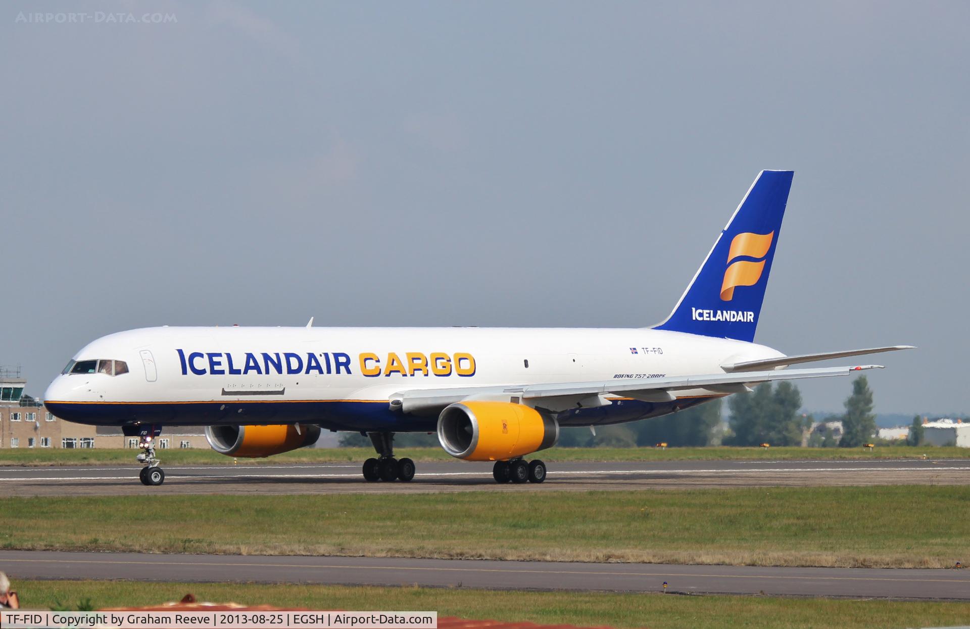TF-FID, 1990 Boeing 757-23A C/N 24567, About to depart.