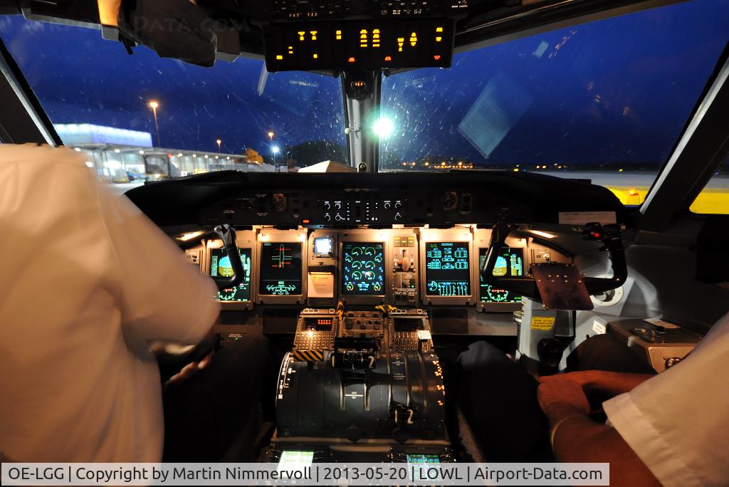 OE-LGG, 2002 De Havilland Canada DHC-8-402Q Dash 8 C/N 4074, Austrian