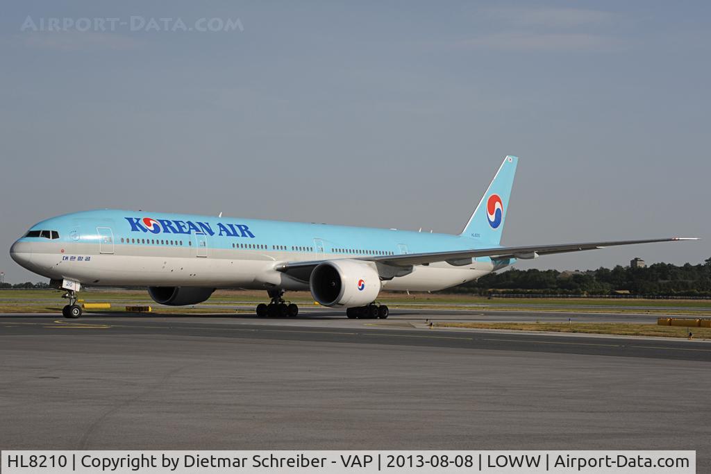 HL8210, 2010 Boeing 777-3B5/ER C/N 40377, Korean Air Boeing 777-300