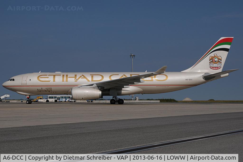 A6-DCC, 2013 Airbus A330-243F C/N 1414, Etihad Airbus 330-200