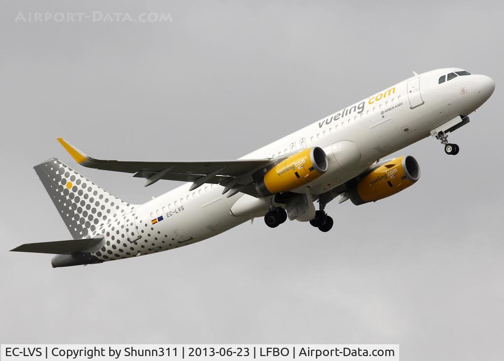 EC-LVS, 2013 Airbus A320-232 C/N 5599, Taking off from rwy 32L