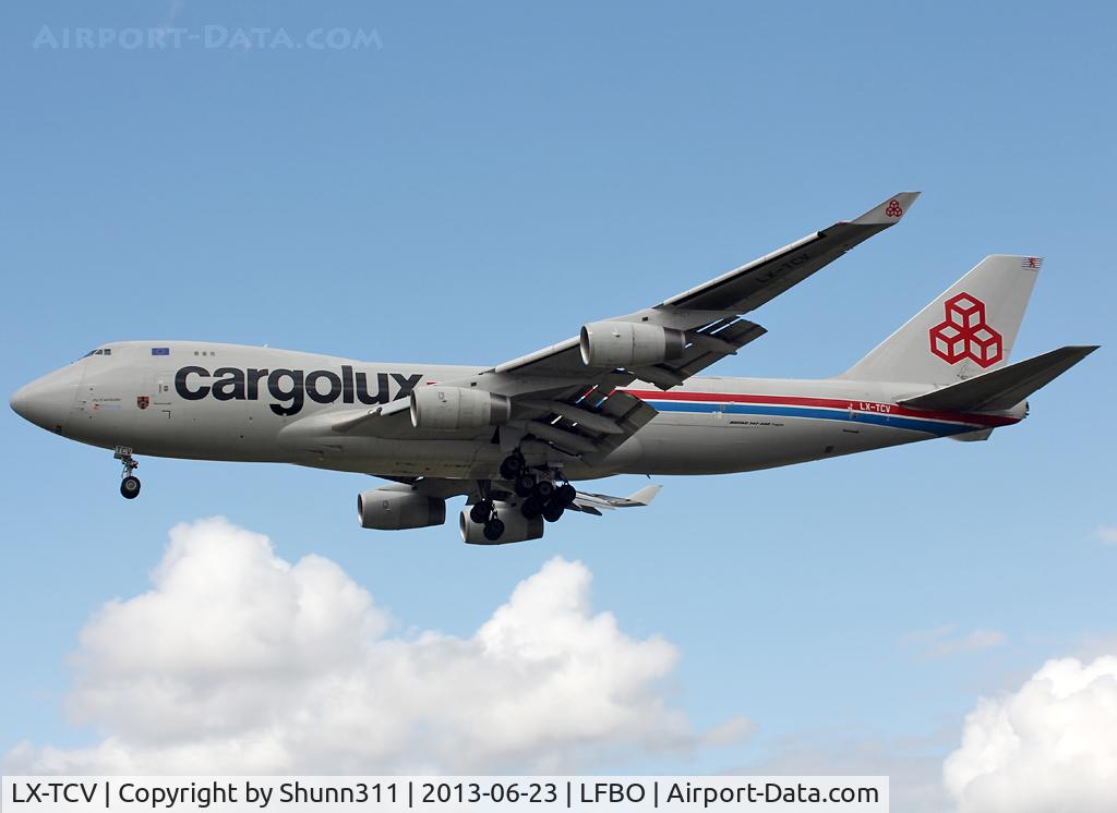 LX-TCV, 2002 Boeing 747-4R7F/SCD C/N 30401, Landing rwy 32L