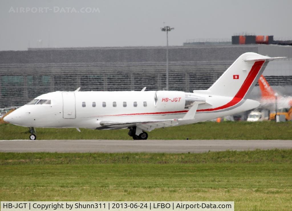 HB-JGT, 2008 Bombardier Challenger 605 (CL-600-2B16) C/N 5736, Lining up rwy 32L for departure...