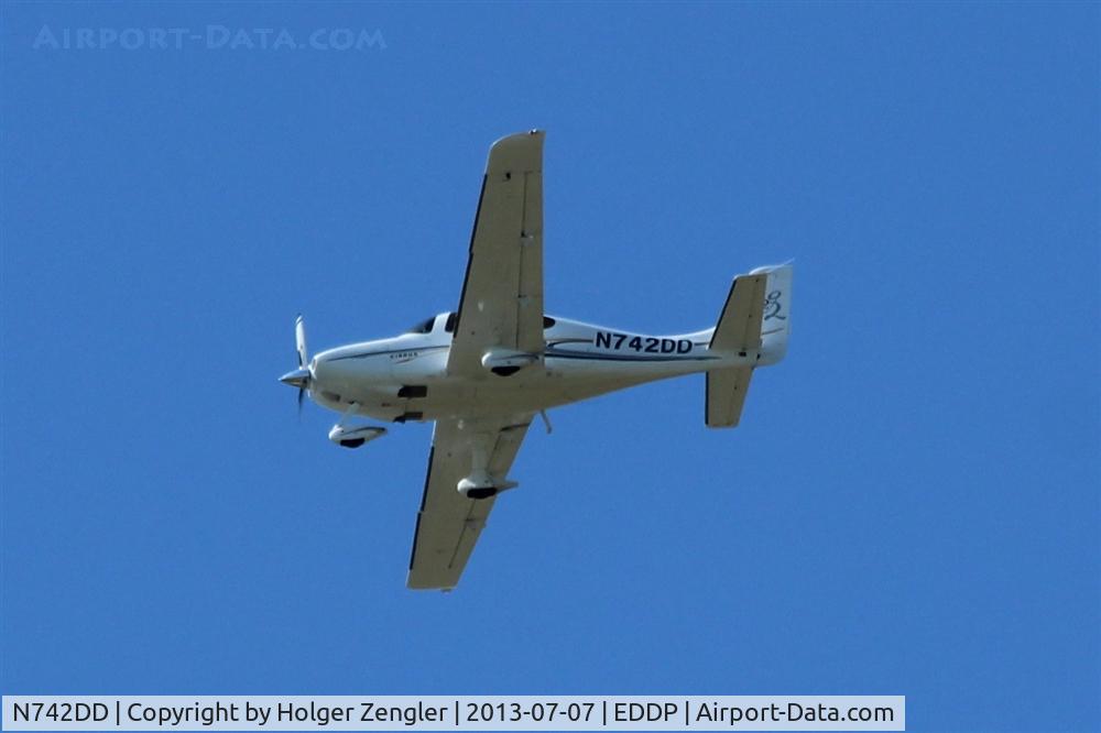 N742DD, 2004 Cirrus SR22 C/N 1108, A new guest on GAT is floating down to rwy 26R...
