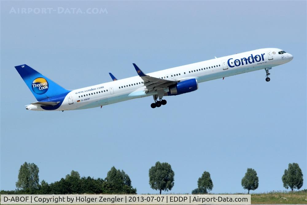D-ABOF, 1999 Boeing 757-330 C/N 29013, Condor´s IST shuttle is leaving LEJ eastbound......