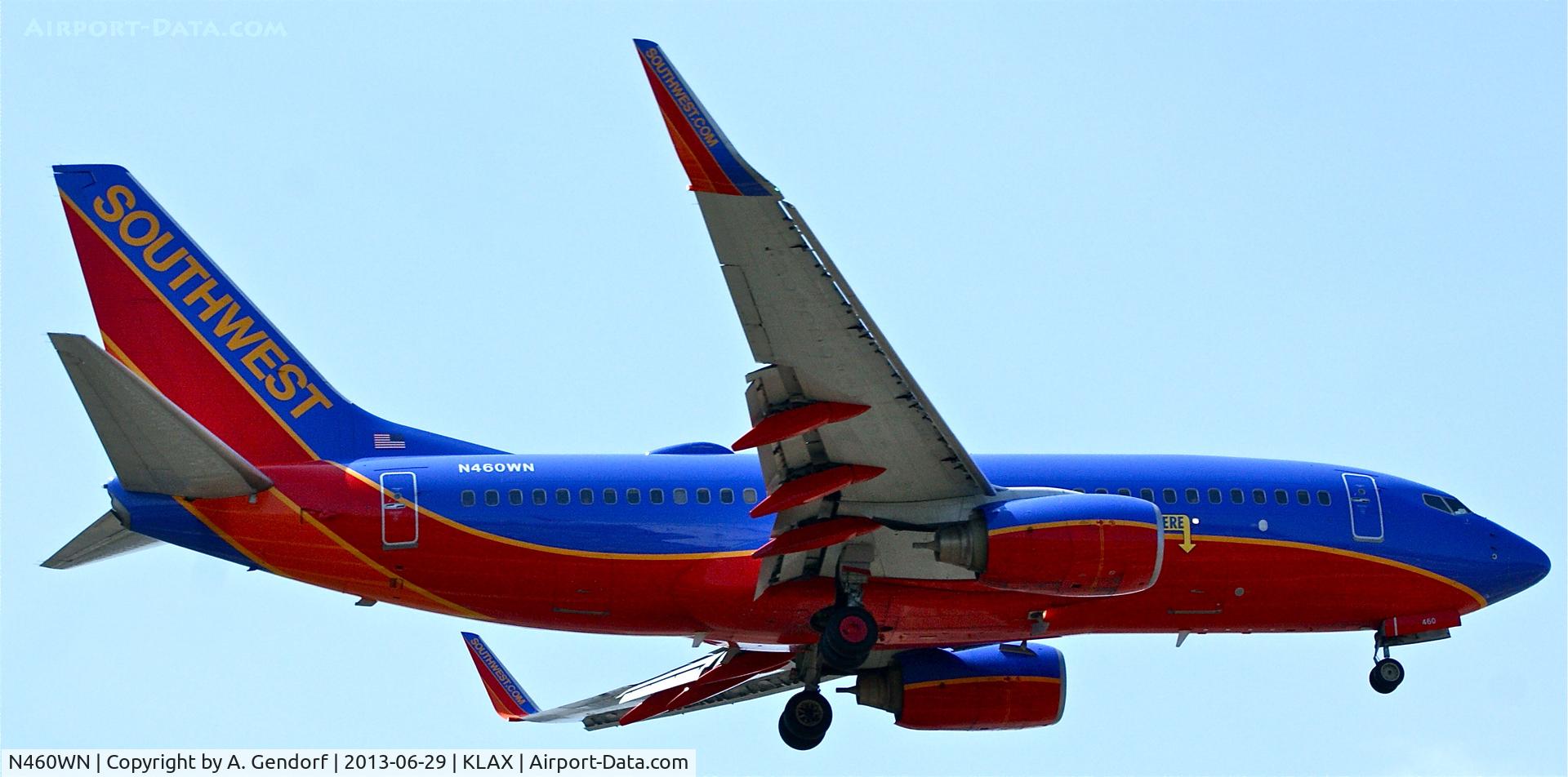 N460WN, 2004 Boeing 737-7H4 C/N 32464, Southwest Airlines, is here on finals Los Angeles Int´l(KLAX)