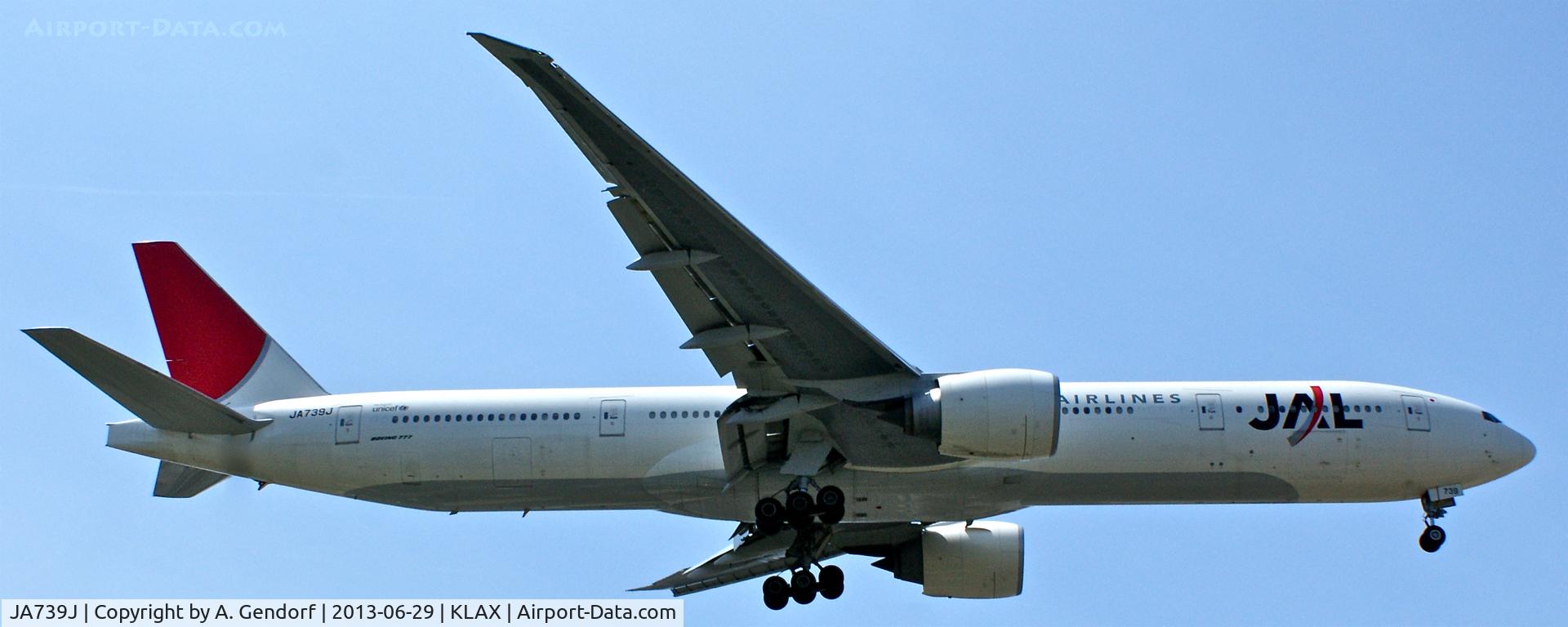 JA739J, 2008 Boeing 777-346/ER C/N 37437, JAL - Japan Airlines, is landing at Los Angeles Int´l(KLAX)