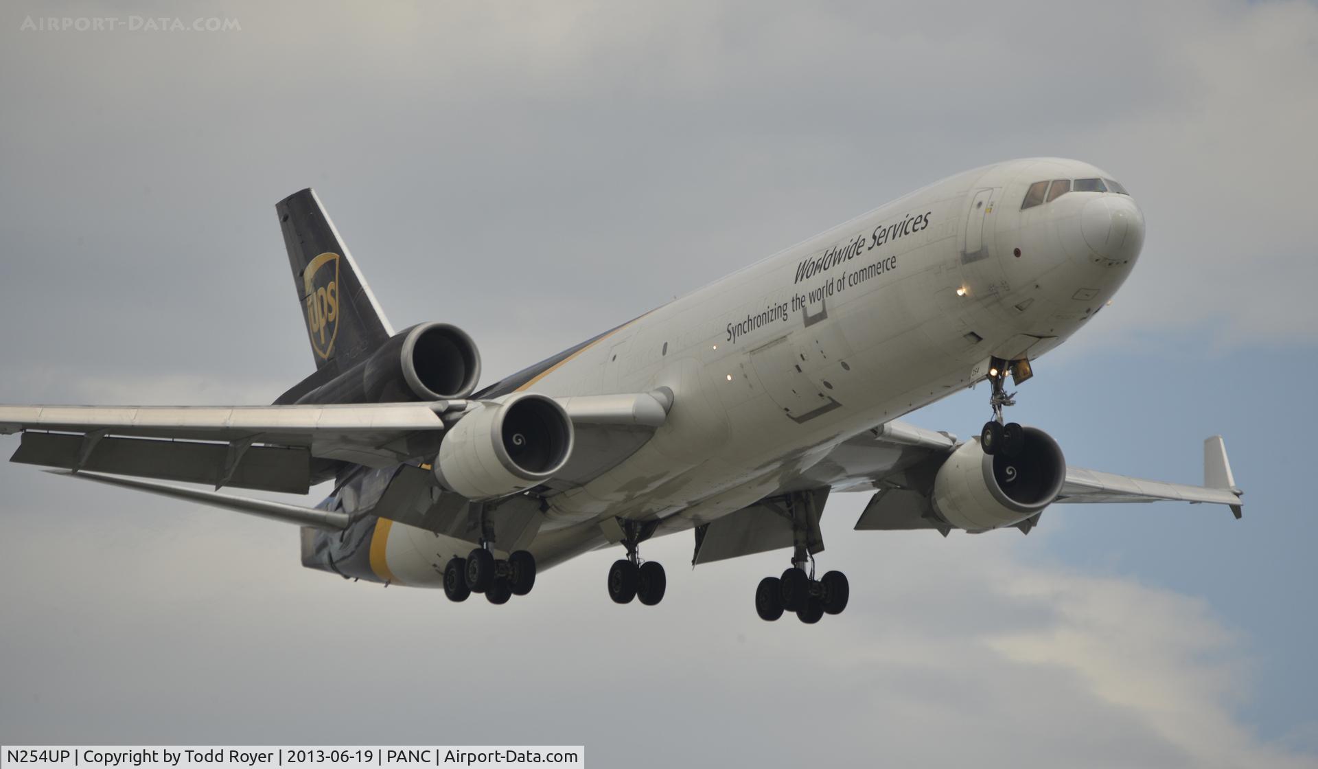 N254UP, 1993 McDonnell Douglas MD-11F C/N 48406, Arriving at Anchorage