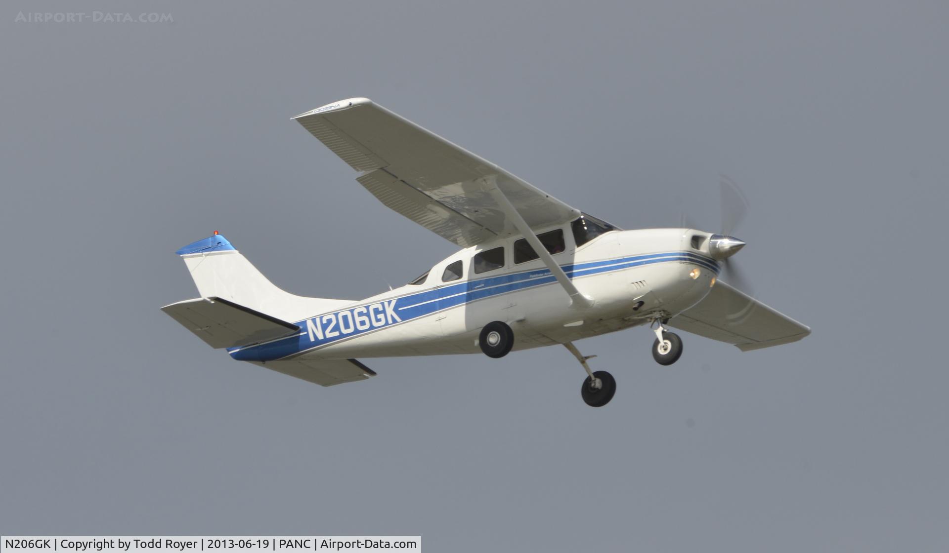 N206GK, 1981 Cessna U206G Stationair C/N U20606100, Landing at Anchorage
