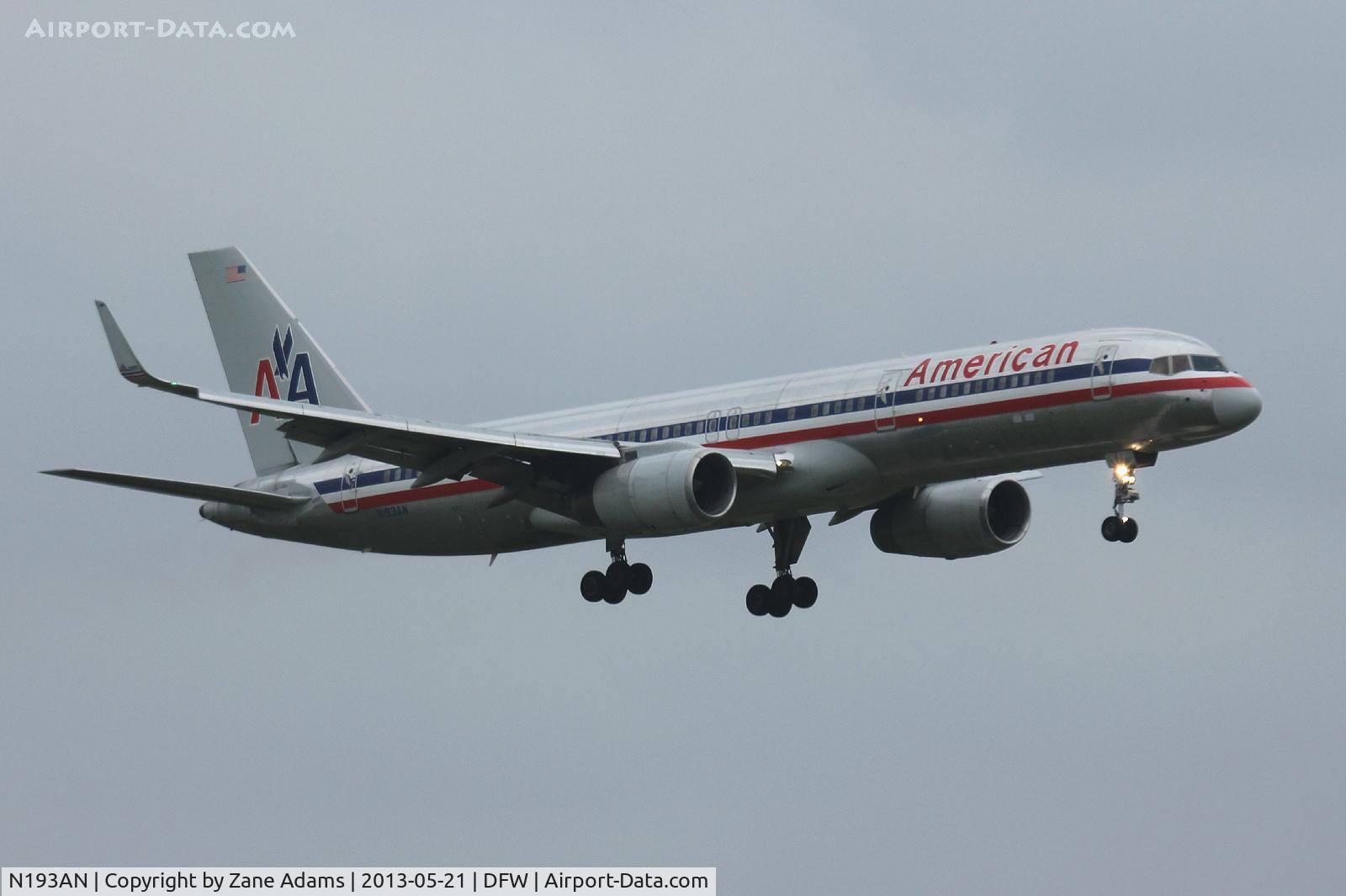 N193AN, 2001 Boeing 757-223 C/N 32387, Landing at DFW Airport
