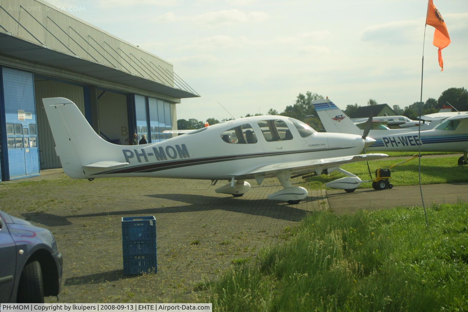PH-MOM, Cirrus SR20 C/N 1090, At Teuge Airport