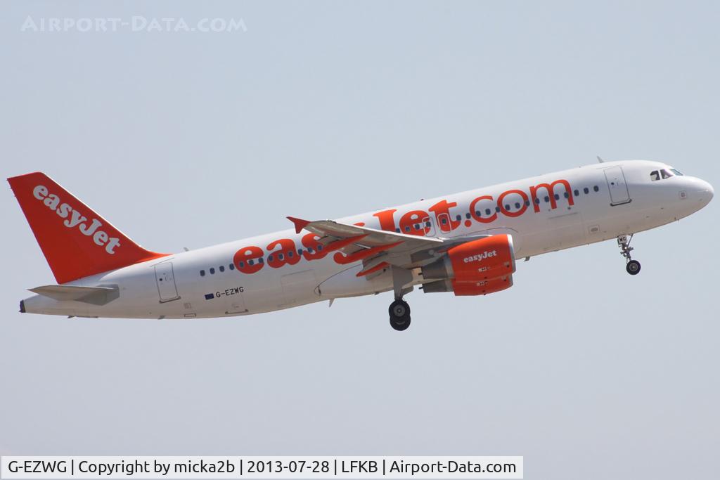G-EZWG, 2012 Airbus A320-214 C/N 5318, Take off