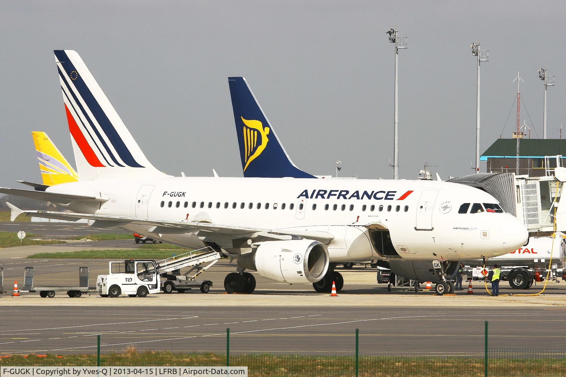F-GUGK, 2005 Airbus A318-111 C/N 2601, Airbus A318-111, Boarding area, Brest-Bretagne Airport (LFRB-BES)